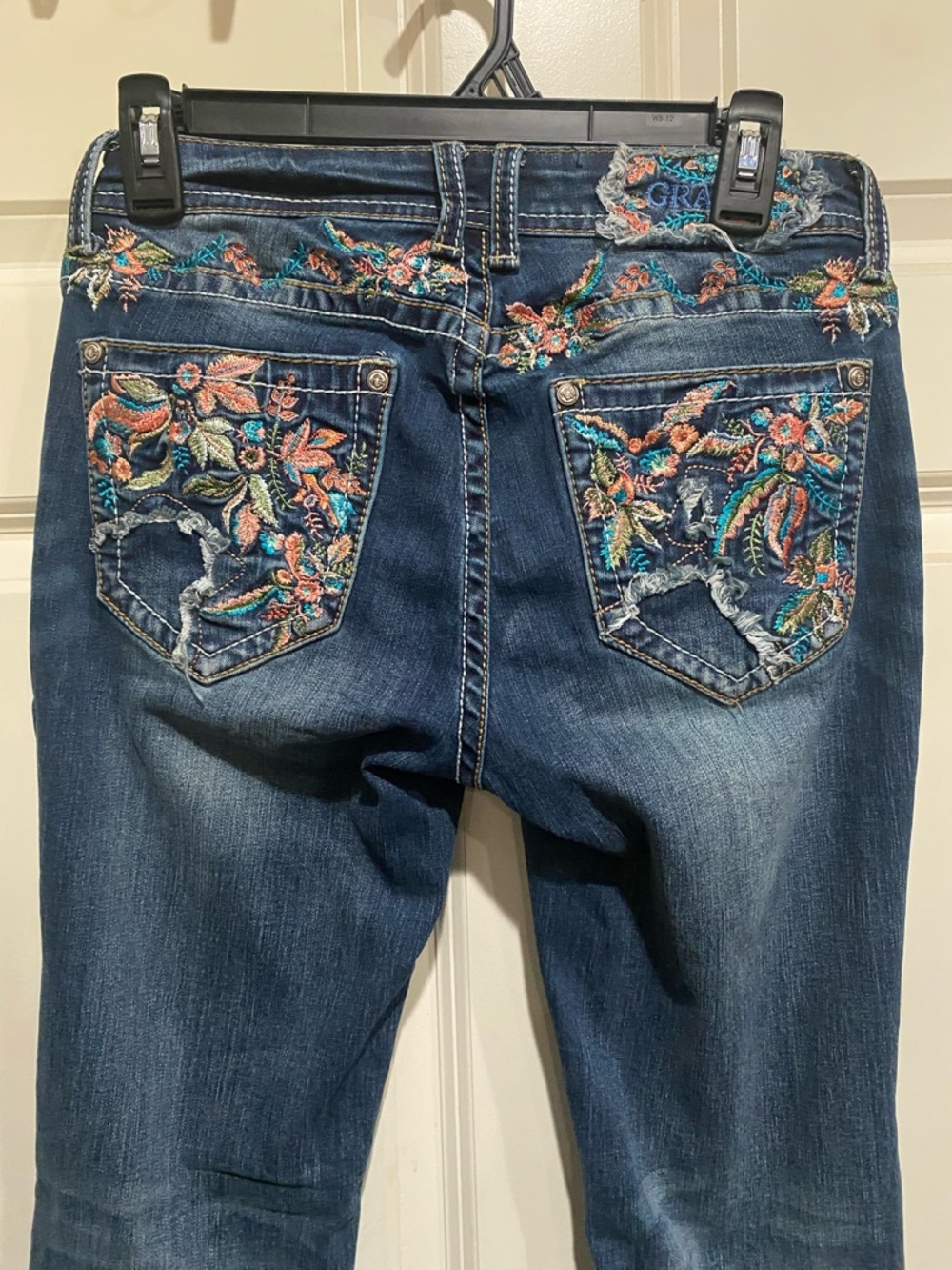 Grace Blue Skinny Jeans with Multicolor Floral Embroidery - Picture 5 of 7